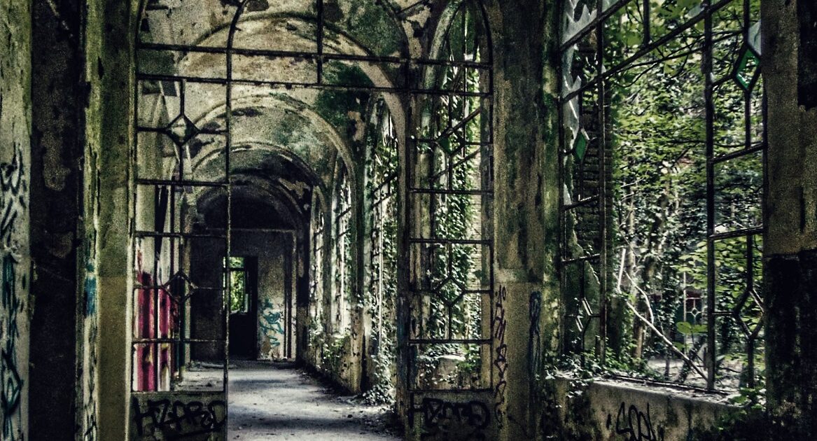 Luna: da bambina amante dei luoghi abbandonati a donna dell'Urbex