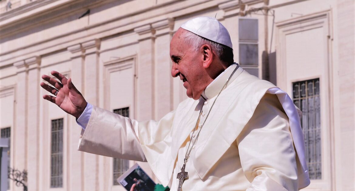 Papa Francesco e l'abbaiare della Nato: cosa ha detto sulla guerra Ucraina