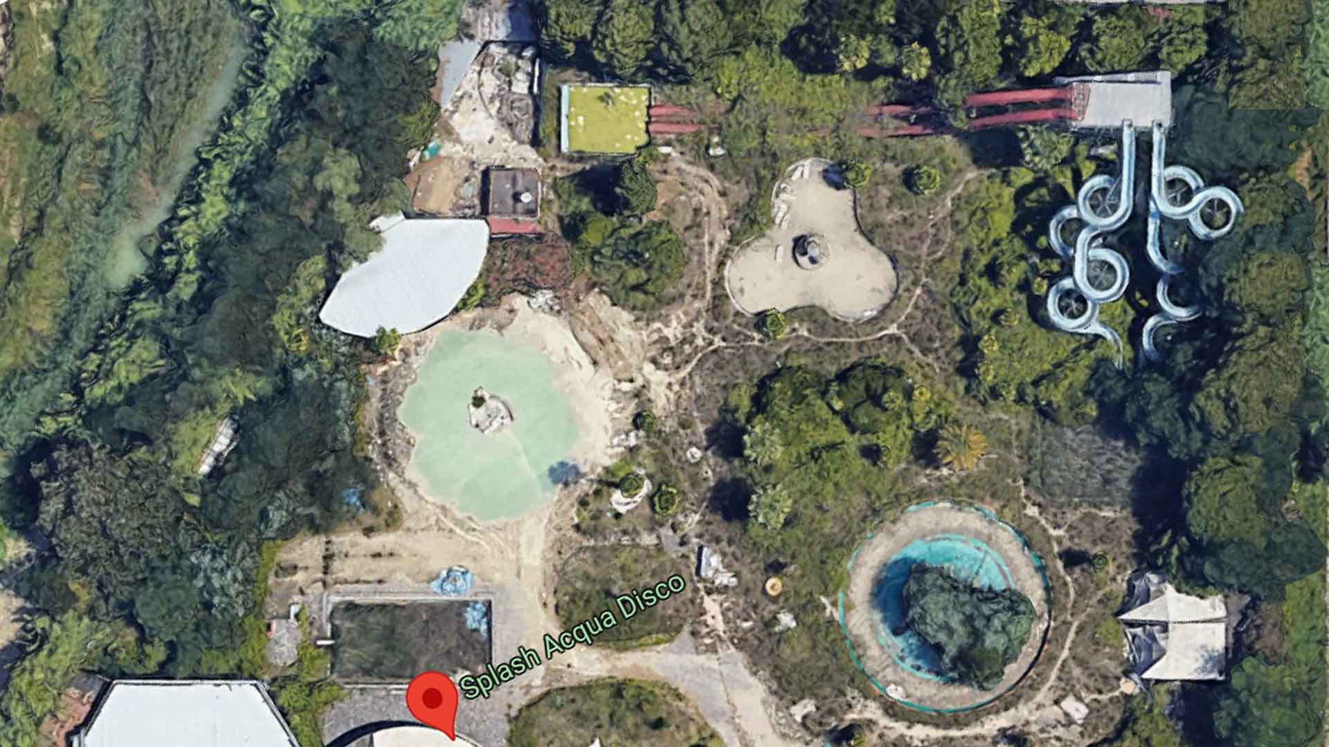 Nel parco acquatico abbandonato ritrovato un cadavere